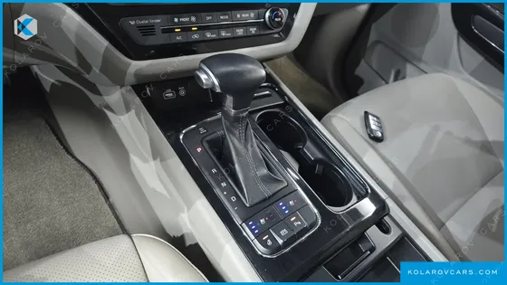 KIA CARNIVAL 9-SEATER PRESTIGE