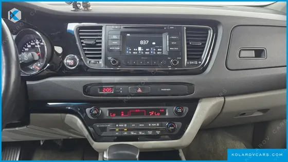 KIA CARNIVAL 9-SEATER PRESTIGE