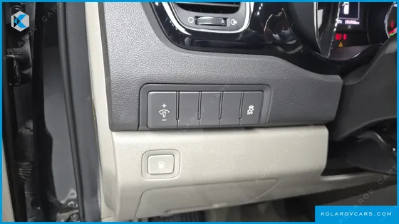 KIA CARNIVAL 9-SEATER PRESTIGE
