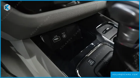KIA CARNIVAL 9-SEATER PRESTIGE