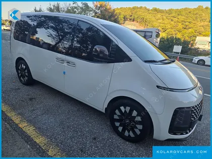 HYUNDAI STARIA LOUNGE 9-SEATER