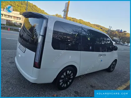 HYUNDAI STARIA LOUNGE 9-SEATER