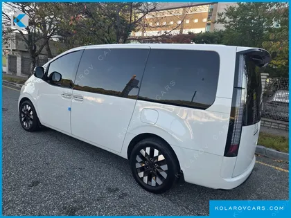 HYUNDAI STARIA LOUNGE 9-SEATER
