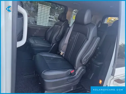 HYUNDAI STARIA LOUNGE 9-SEATER