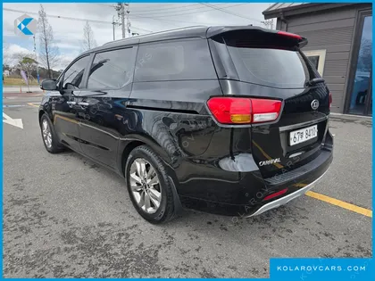 KIA CARNIVAL 9-SEATER PRESTIGE