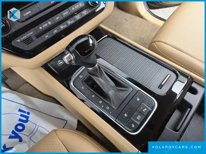 KIA CARNIVAL 9-SEATER PRESTIGE