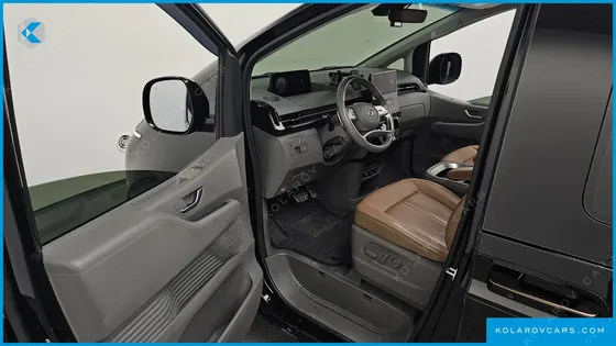 HYUNDAI STARIA L3.5 LOUNGE 9-SEATER