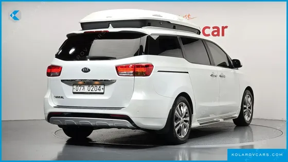 KIA CARNIVAL 9-SEATER OUTDOOR