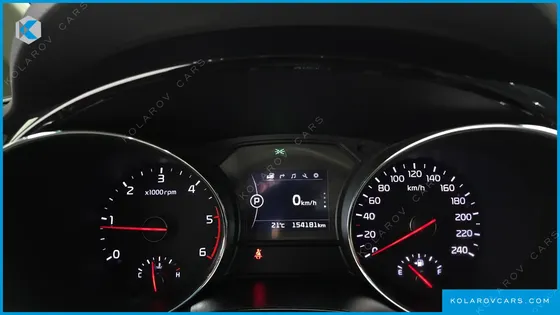 KIA CARNIVAL 9-SEATER OUTDOOR