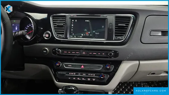 KIA CARNIVAL 9-SEATER OUTDOOR