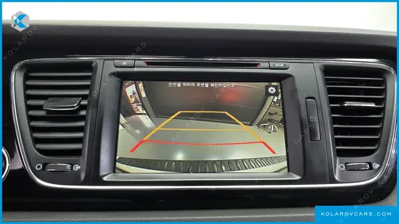 KIA CARNIVAL 9-SEATER OUTDOOR