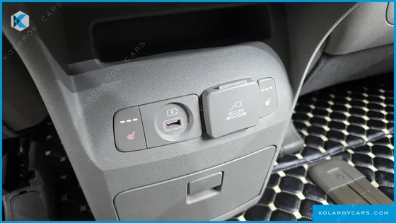 KIA CARNIVAL 9-SEATER OUTDOOR