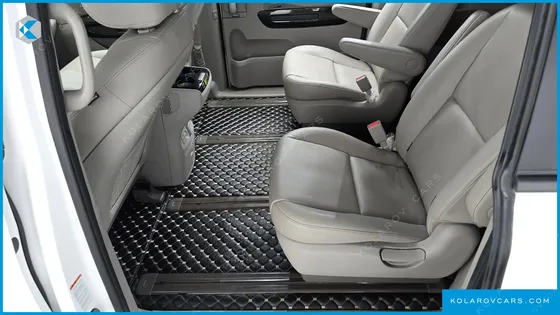 KIA CARNIVAL 9-SEATER OUTDOOR