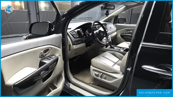 KIA CARNIVAL 7-SEATER LIMOUSINE