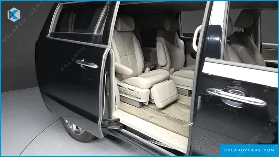 KIA CARNIVAL 7-SEATER LIMOUSINE