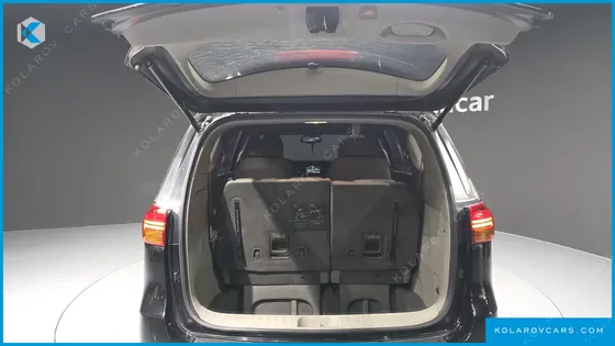 KIA CARNIVAL 7-SEATER LIMOUSINE