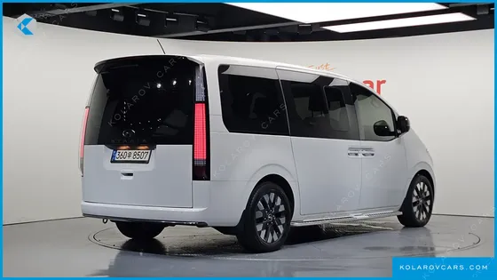 HYUNDAI STARIA LOUNGE 9-SEATER