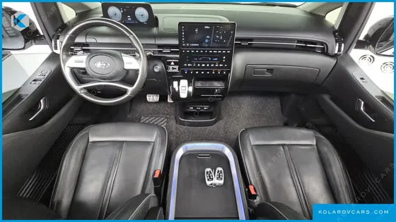 HYUNDAI STARIA LOUNGE 9-SEATER