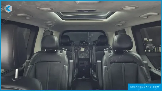 HYUNDAI STARIA LOUNGE 9-SEATER