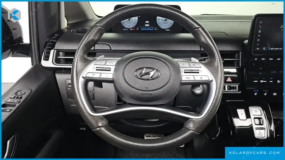 HYUNDAI STARIA LOUNGE 9-SEATER