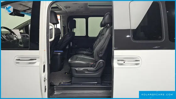 HYUNDAI STARIA LOUNGE 9-SEATER