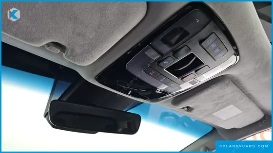HYUNDAI STARIA LOUNGE 9-SEATER