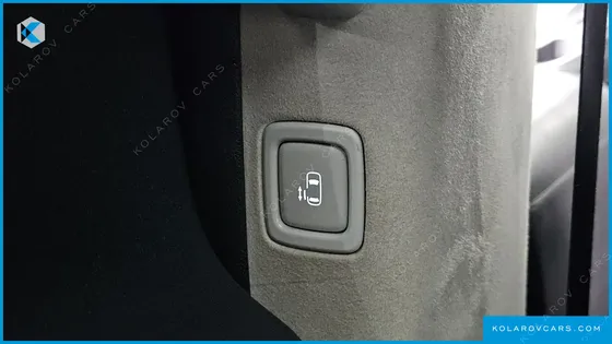HYUNDAI STARIA LOUNGE 9-SEATER