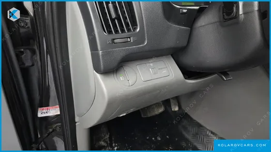 HYUNDAI STAREX 5-SEATER VAN