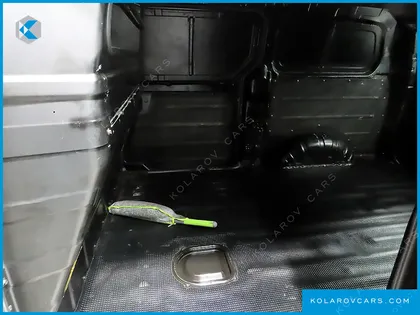 HYUNDAI STAREX 3-SEATER VAN
