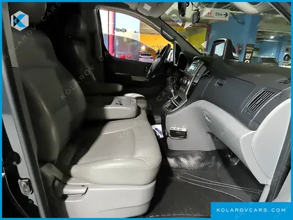 HYUNDAI STAREX 3-SEATER VAN