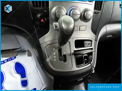 HYUNDAI STAREX 3-SEATER VAN