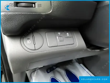 HYUNDAI STAREX 3-SEATER VAN
