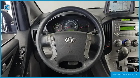 HYUNDAI STAREX 5-SEATER VAN