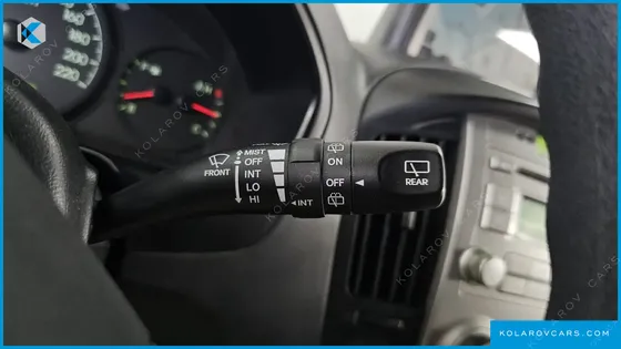 HYUNDAI STAREX 5-SEATER VAN