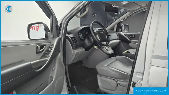 HYUNDAI STAREX 5-SEATER VAN