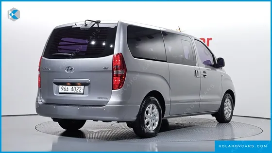 HYUNDAI STAREX 5-SEATER VAN