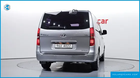 HYUNDAI STAREX 5-SEATER VAN