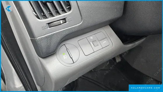 HYUNDAI STAREX 5-SEATER VAN
