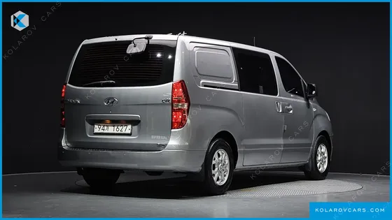 HYUNDAI STAREX 5-SEATER VAN