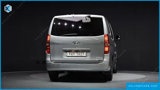 HYUNDAI STAREX 5-SEATER VAN