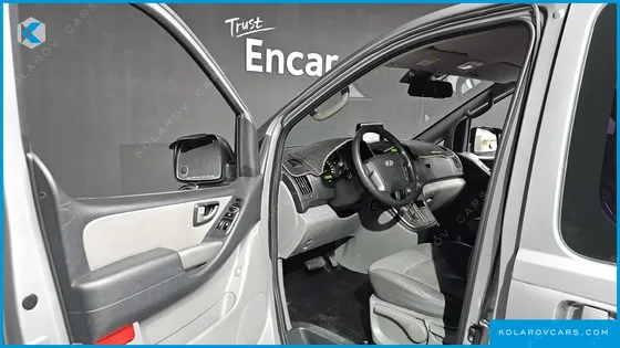 HYUNDAI STAREX 5-SEATER VAN