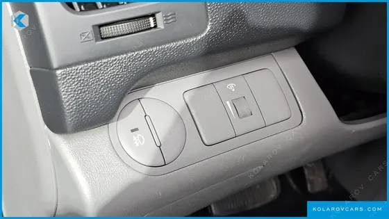 HYUNDAI STAREX 5-SEATER VAN