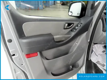 HYUNDAI STAREX 11-SEATER WAGON