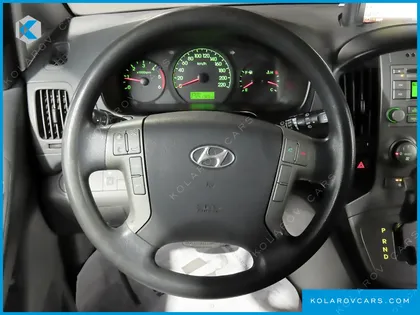 HYUNDAI STAREX 11-SEATER WAGON