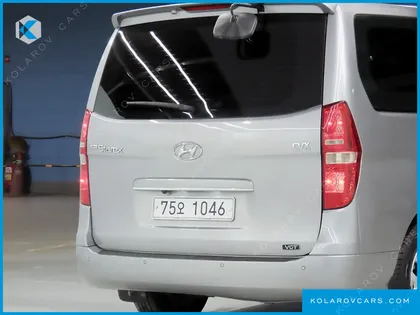 HYUNDAI STAREX 11-SEATER WAGON