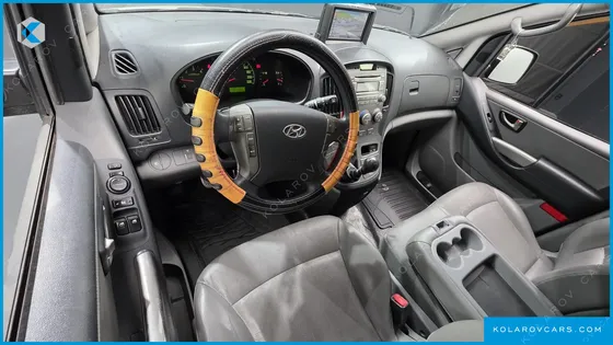 HYUNDAI STAREX 3-SEATER VAN