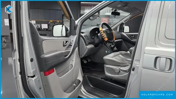 HYUNDAI STAREX 3-SEATER VAN