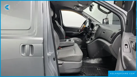 HYUNDAI STAREX 3-SEATER VAN