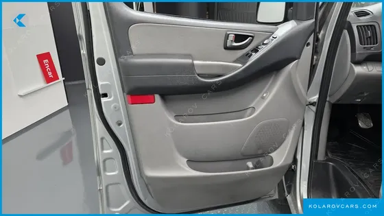 HYUNDAI STAREX 3-SEATER VAN