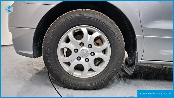 HYUNDAI STAREX 5-SEATER VAN